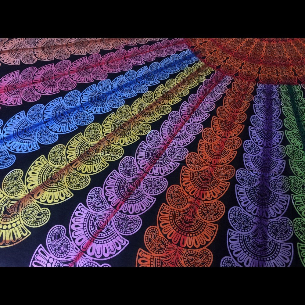🎉Rainbow color Multiuse Tapestry Spread. Unique🎁 - Picture 4 of 4